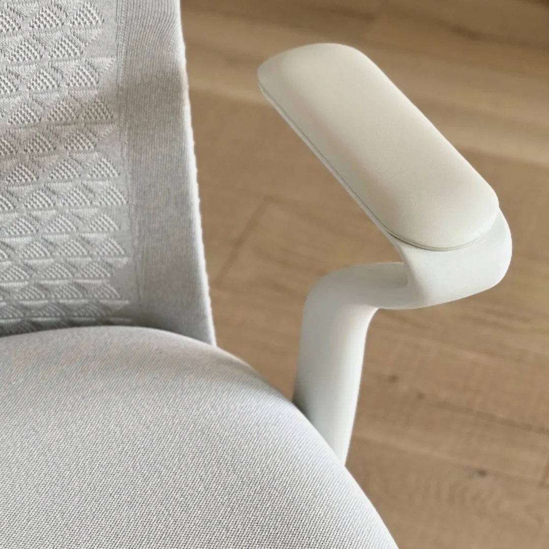 Almost Perfect Desky Pro Ergonomic Mesh Chair - Image 9