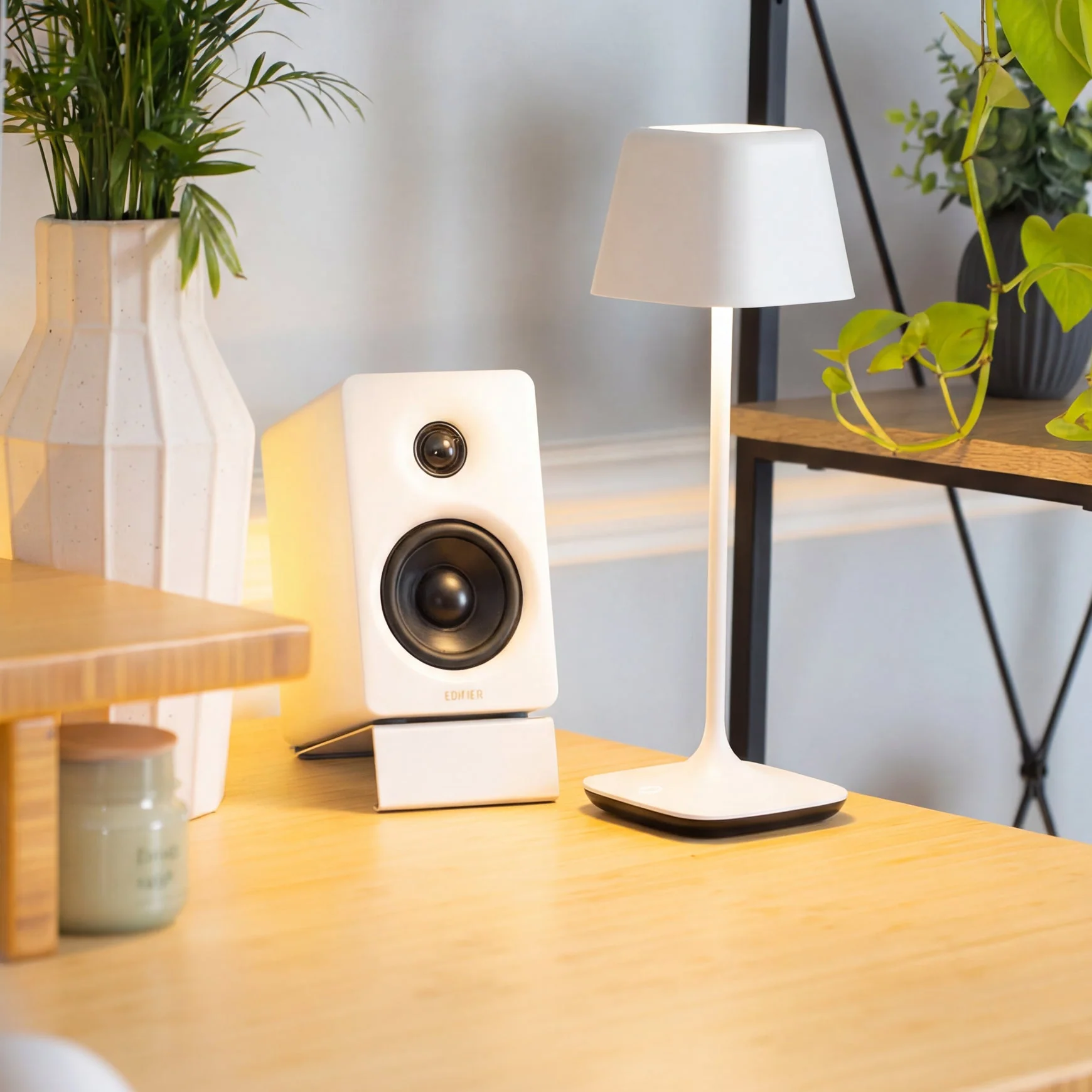 Desky Cube Cordless Desk Lamp - Image 4