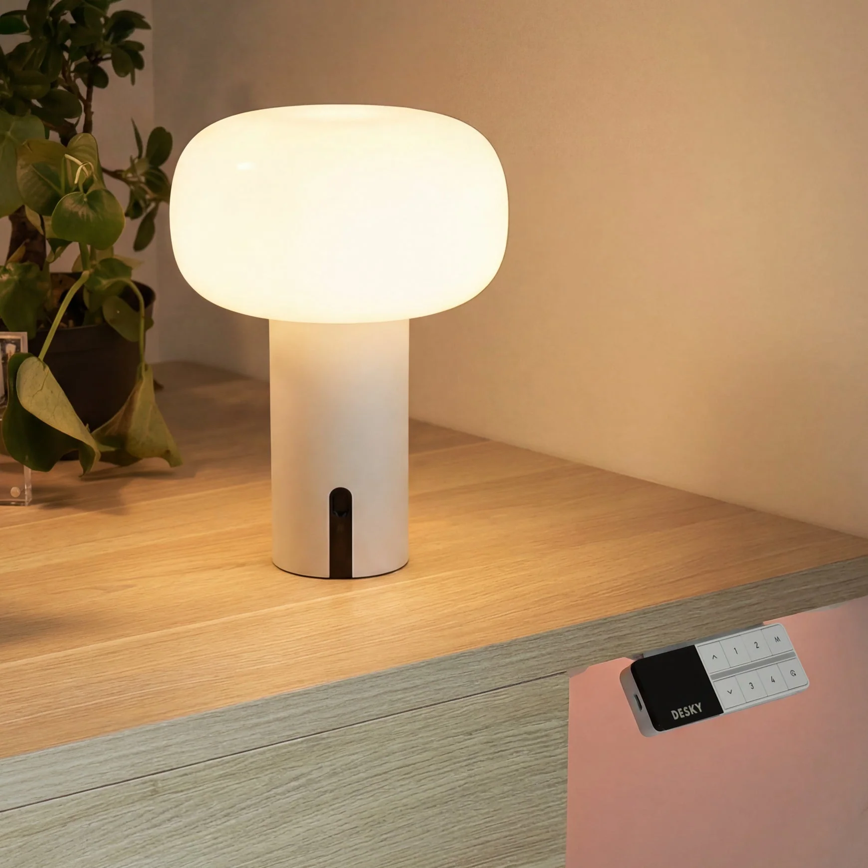 Desky Eclipse Cordless Desk Lamp - Image 3