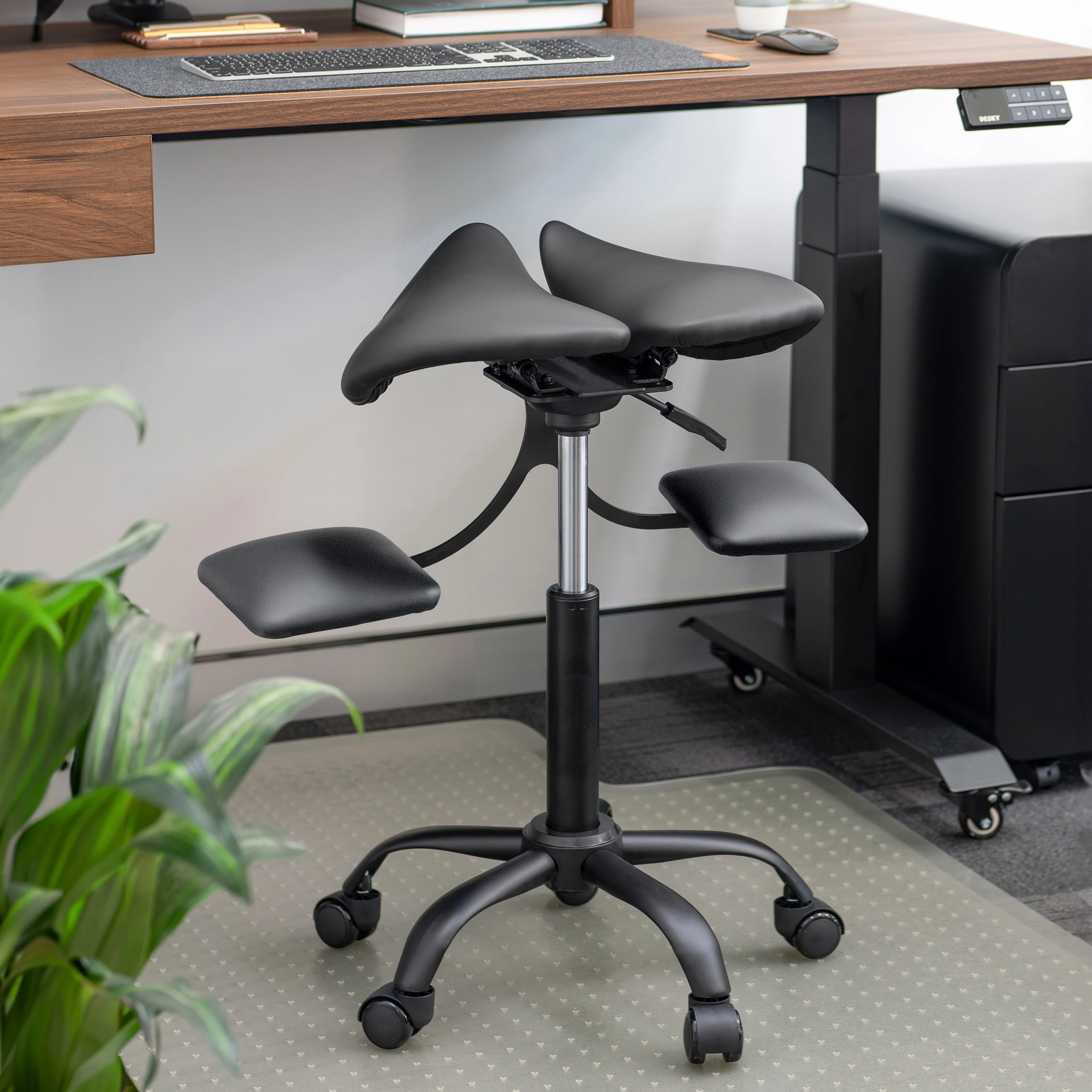 Desky Ergonomic Saddle Stool - Image 3