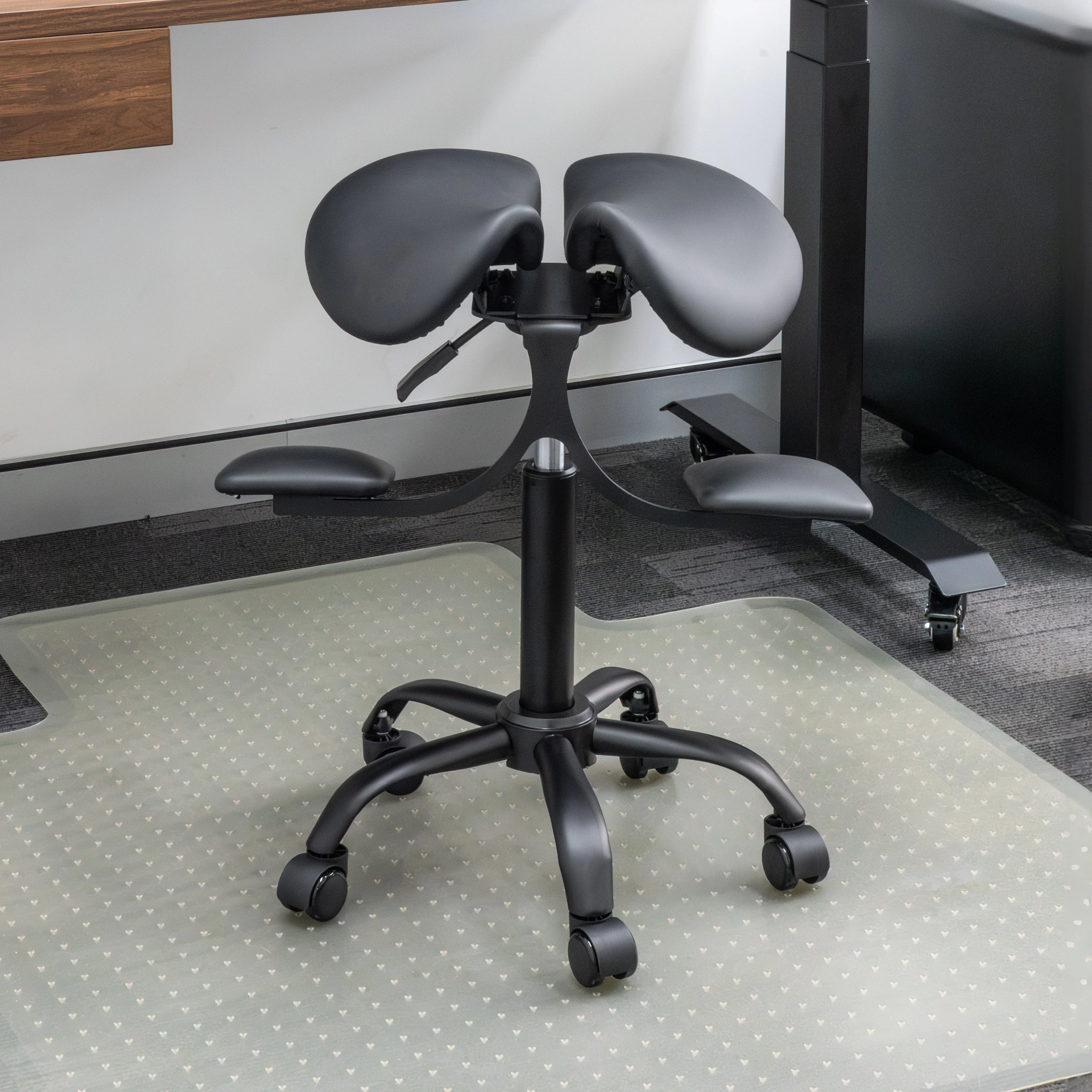 Desky Ergonomic Saddle Stool - Image 4