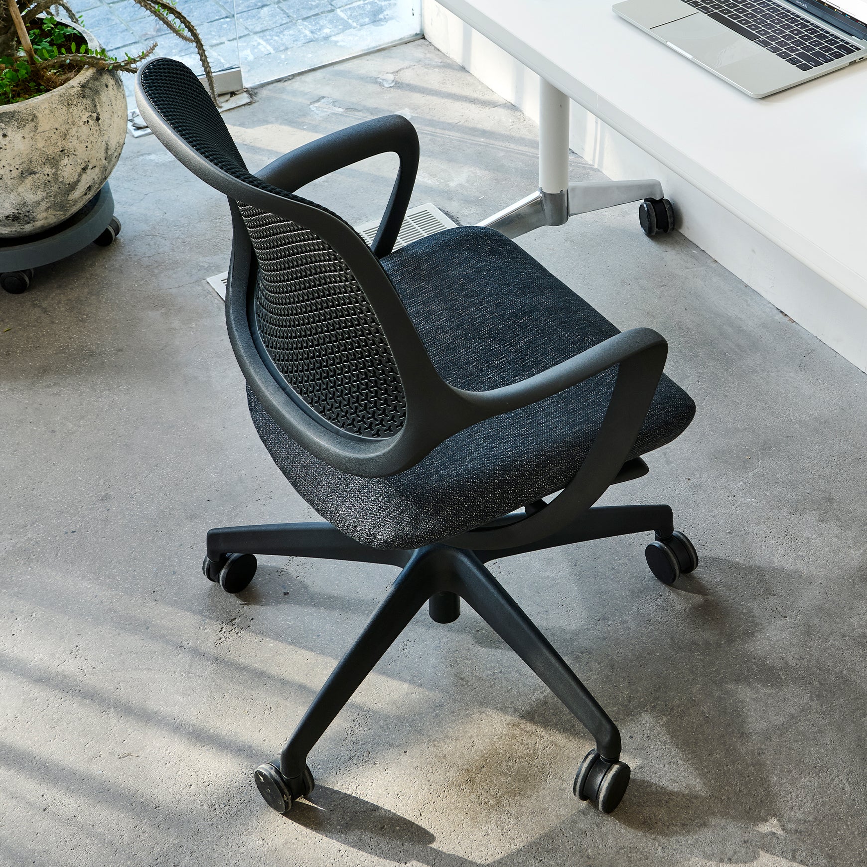 Desky Evoque Low Back Office Chair - Image 15