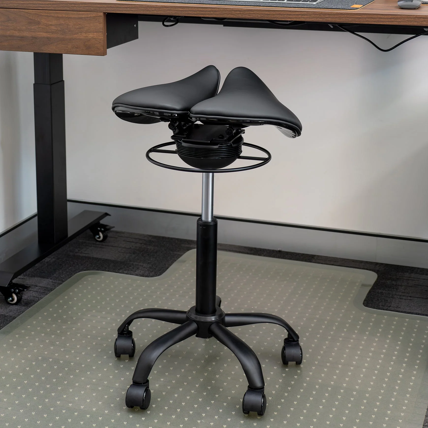 Desky Move Ergonomic Saddle Chair - Image 3