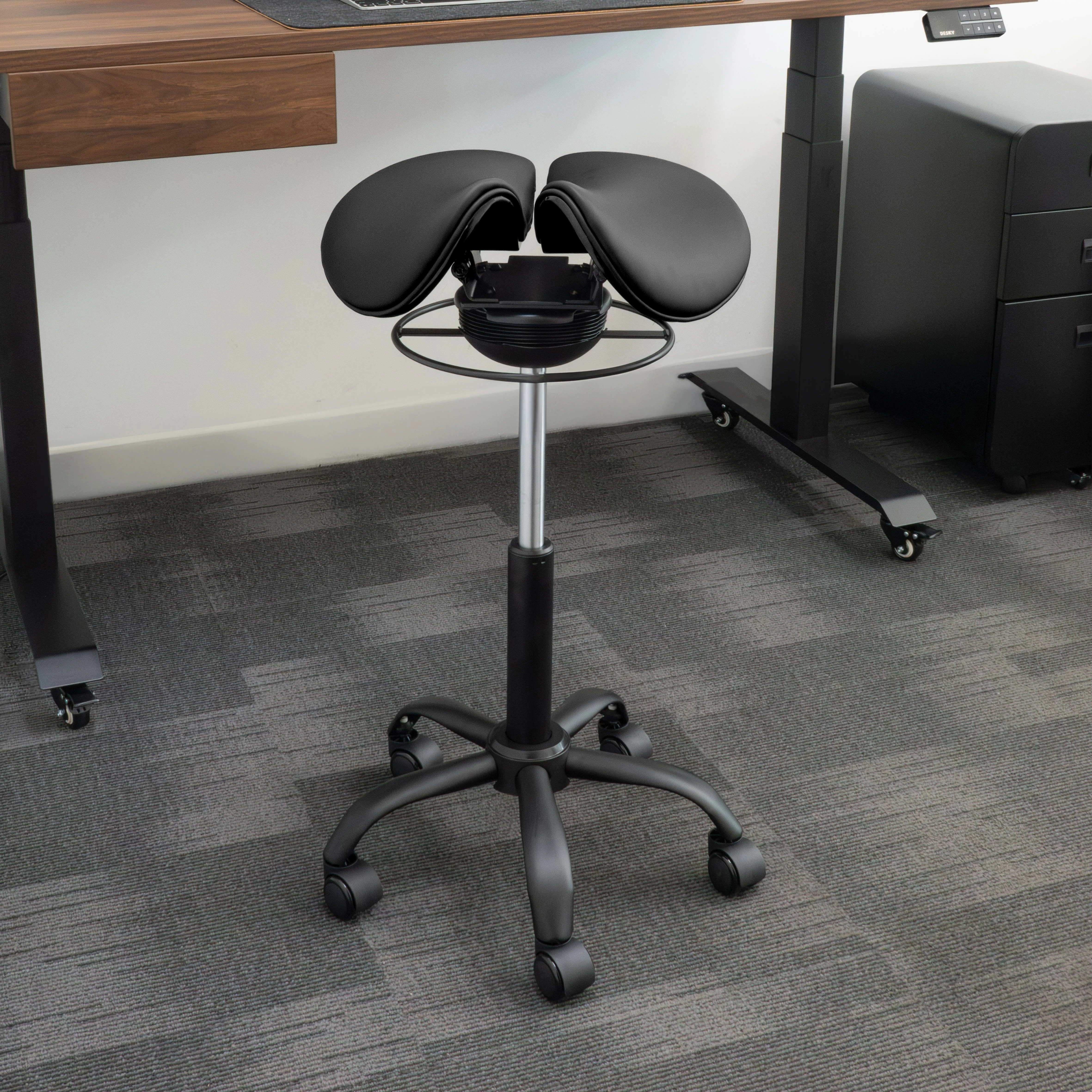 Desky Move Ergonomic Saddle Chair - Image 4