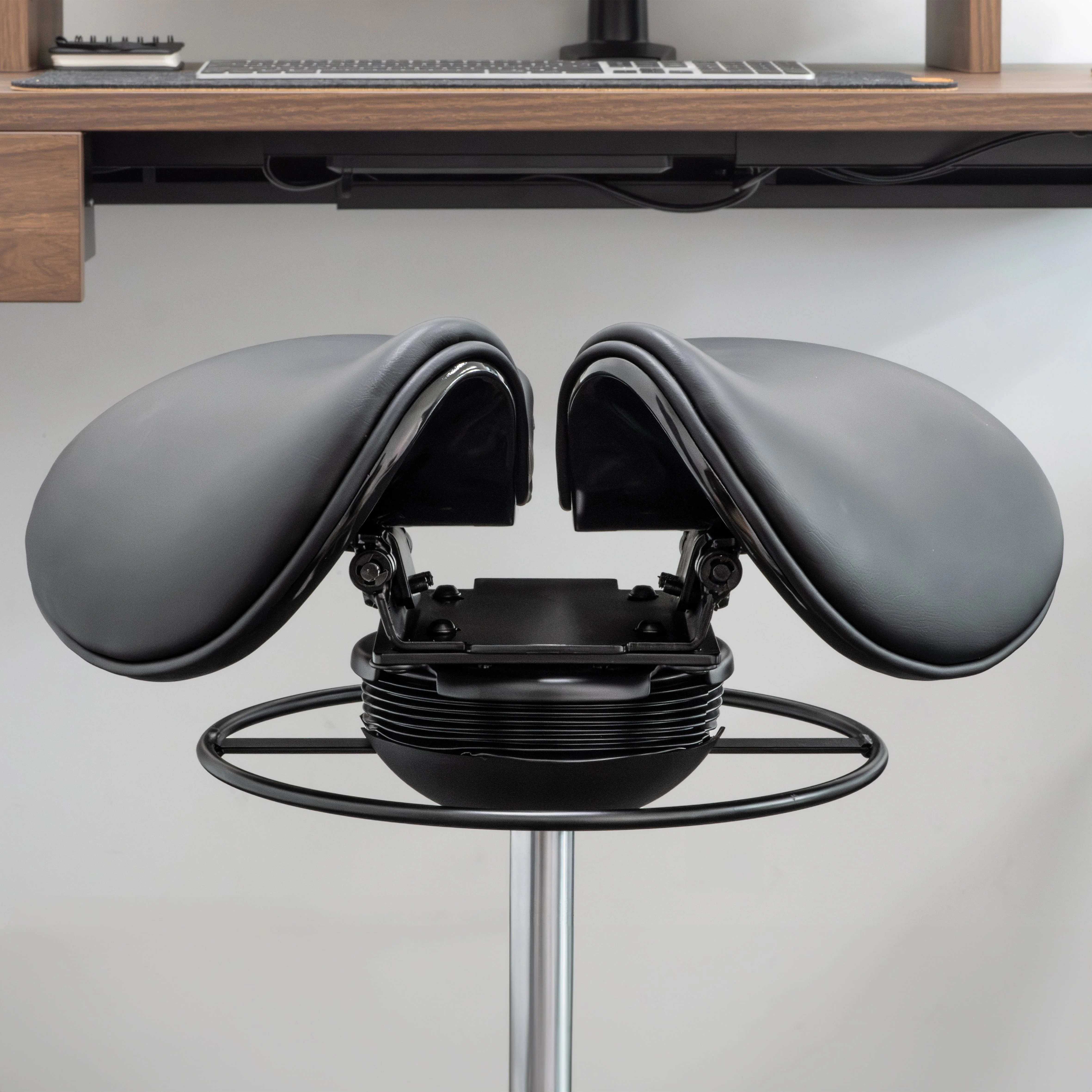 Desky Move Ergonomic Saddle Chair - Image 6