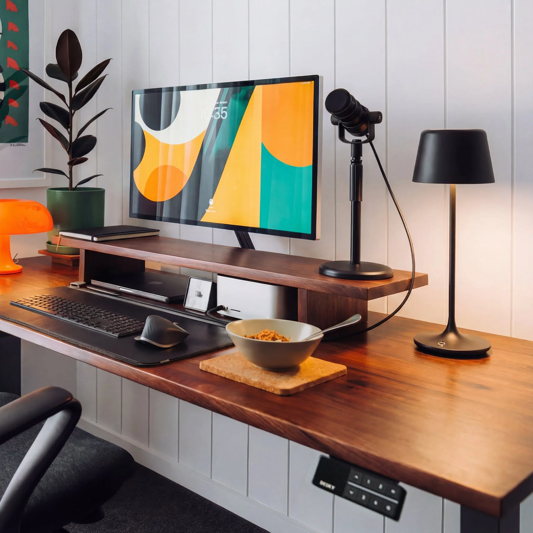 Desky Silhouette Cordless Desk Lamp - Image 3