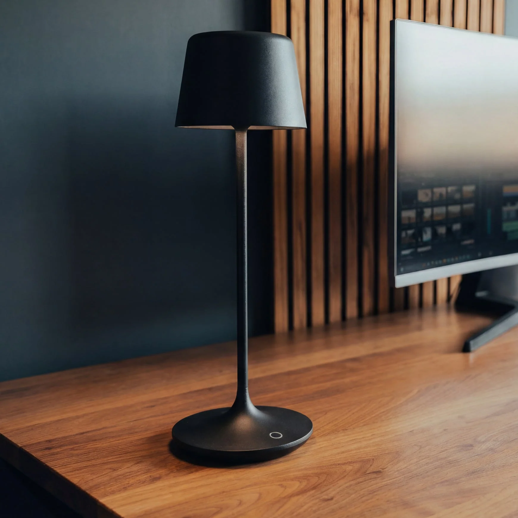 Desky Silhouette Cordless Desk Lamp - Image 6