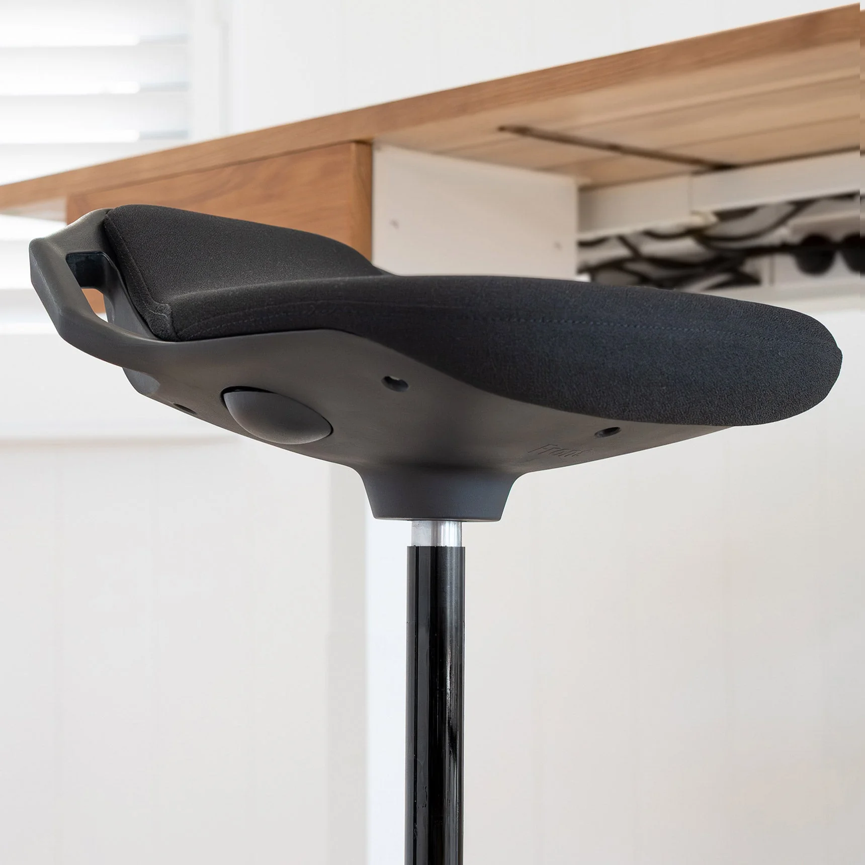 Desky Sit Stand Pro Active Stool - Image 4