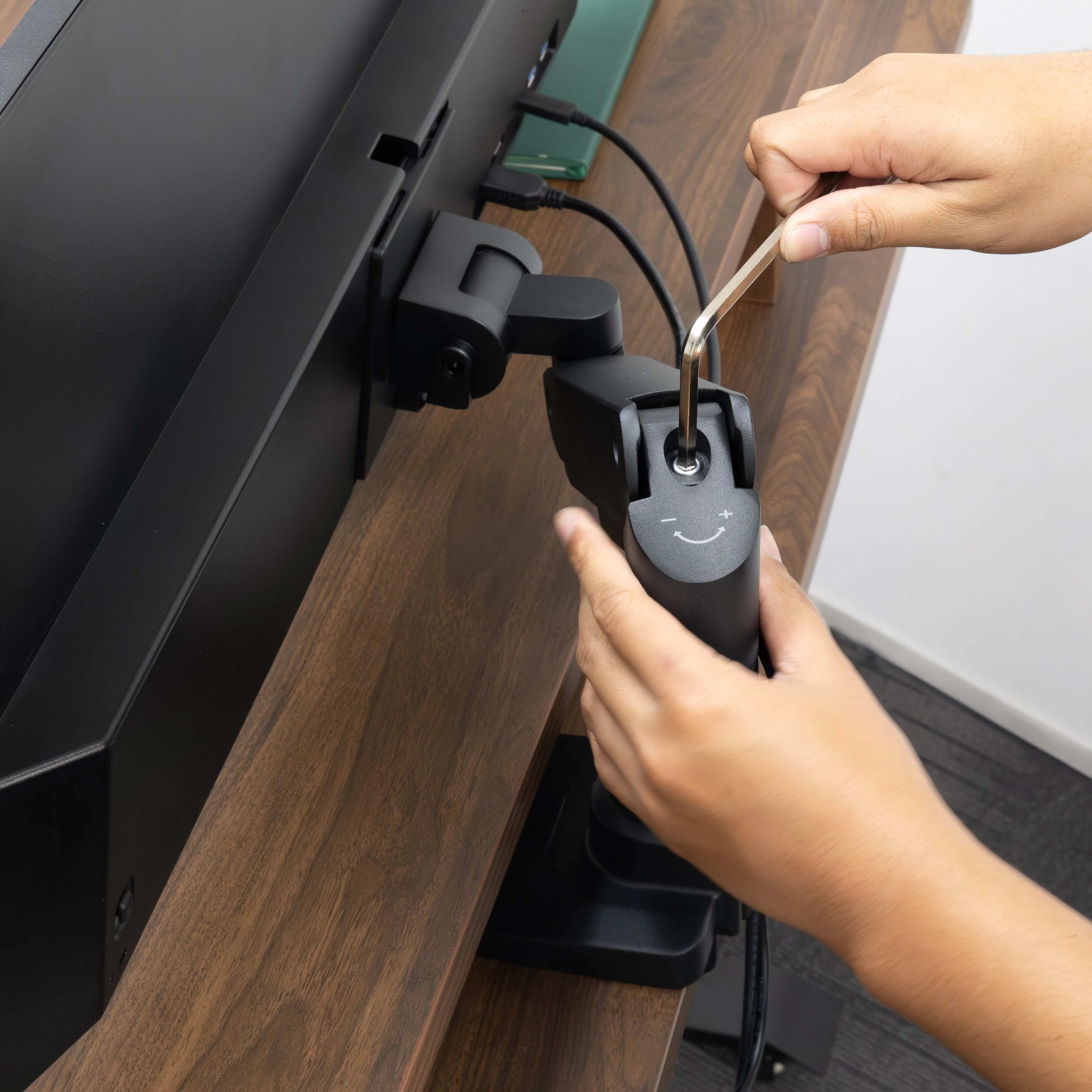 Desky Heavy Duty Ultrawide Monitor Arm - Image 5