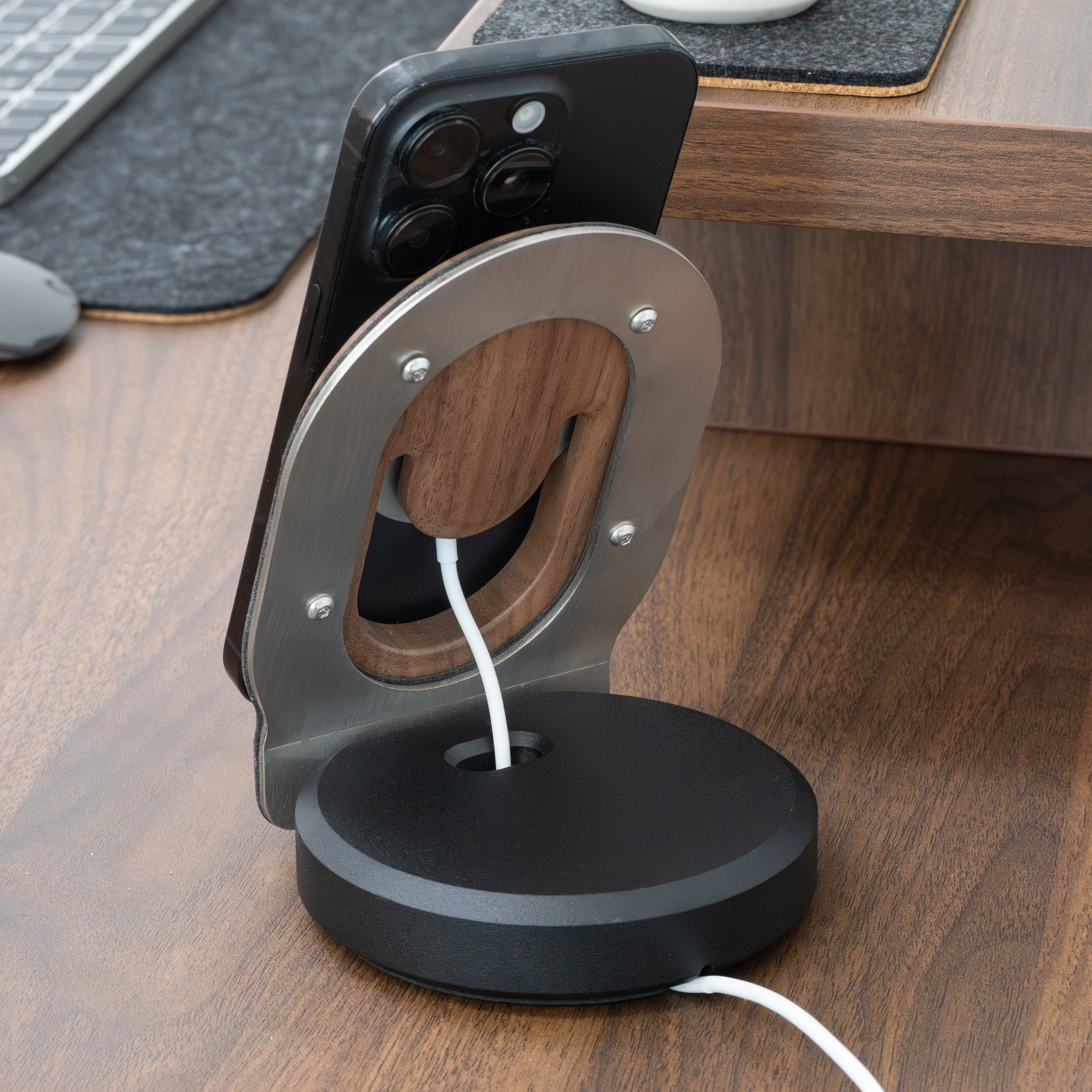 Desky Wooden Magsafe Stand - Image 4